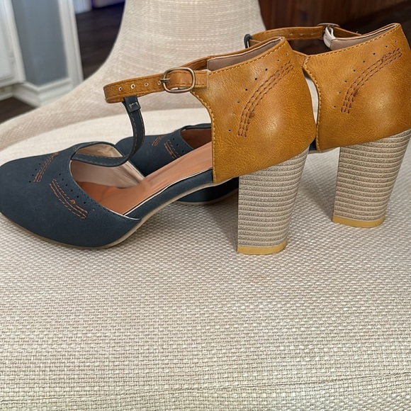 Ladies, size 4 aka size 9. Blue denim color with tan heel back, 3” heel. - Picture 5 of 5
